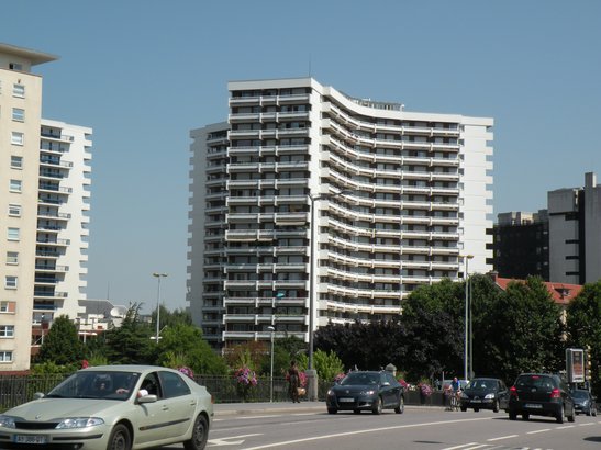  immeuble avec grans balcons, Saint-Sébastien